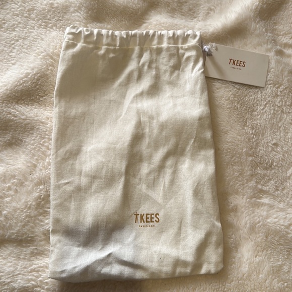 Tkees Flip Flops NWT - Picture 4 of 5